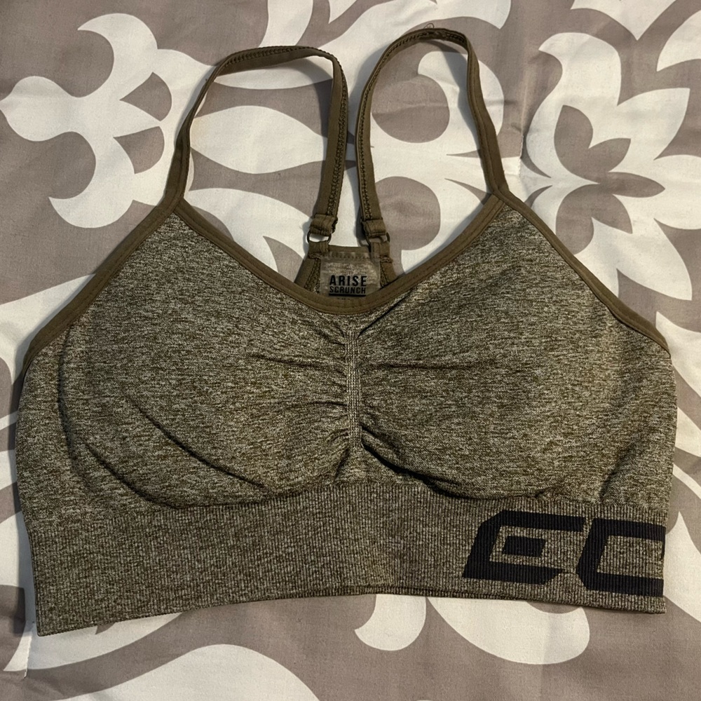 ECHT arise scrunch sports bra in size SMALL!